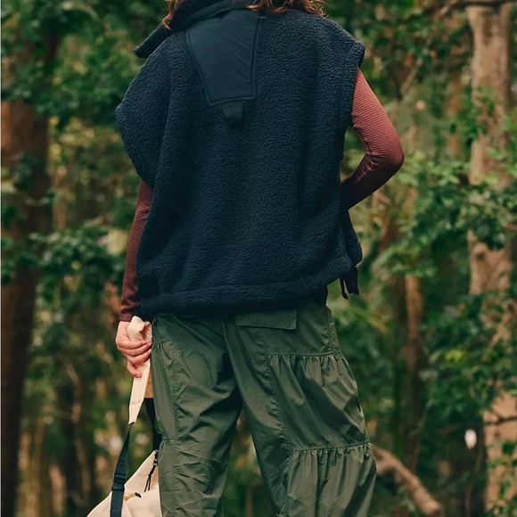 NWOT FP Movement Scout It Out Vest In Black Size Large - Picture 3 of 4